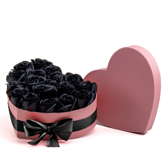 Srdcový box s čiernymi ružami (18ks)